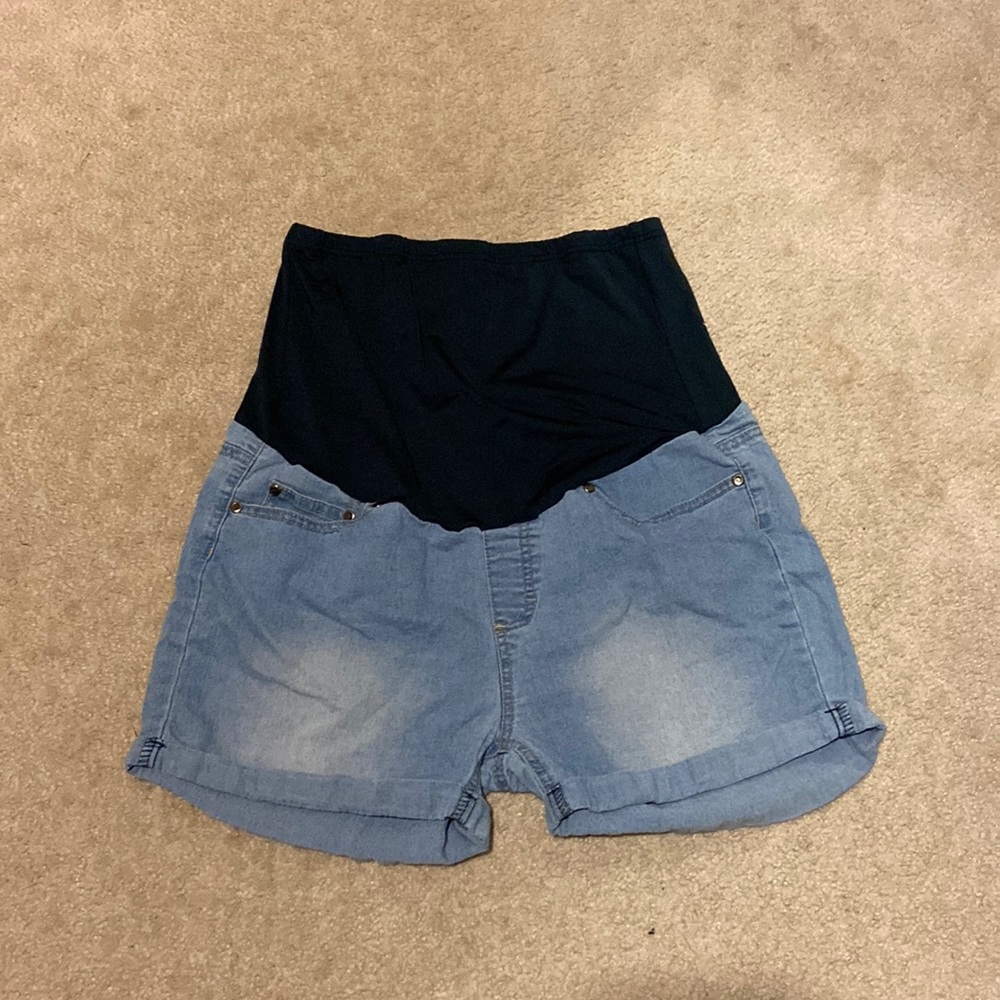 Light Wash Short Maternity Shorts Sz Lg by Rumor Has It GUC